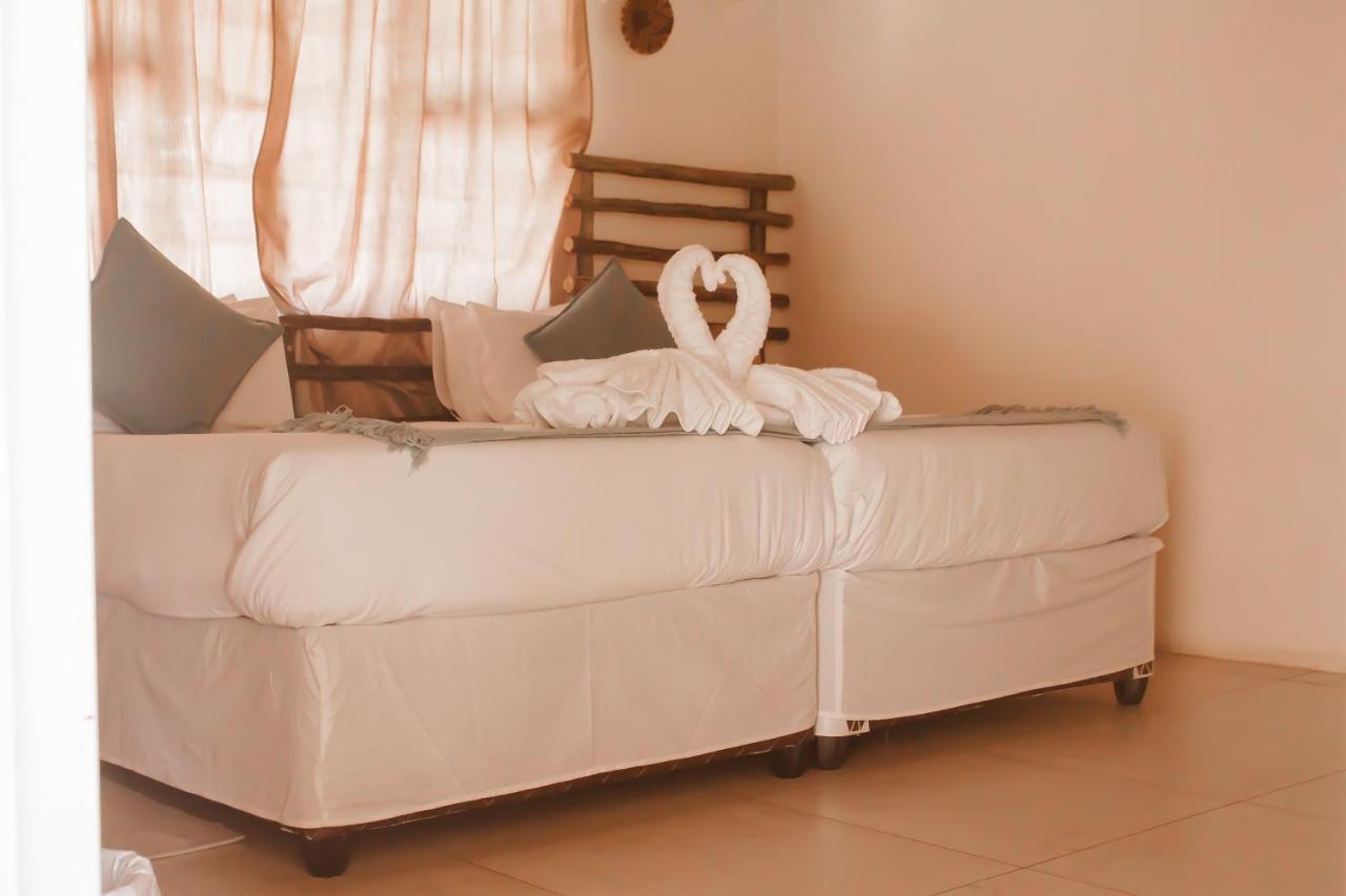 Leeville Guesthouse Касане Экстерьер фото