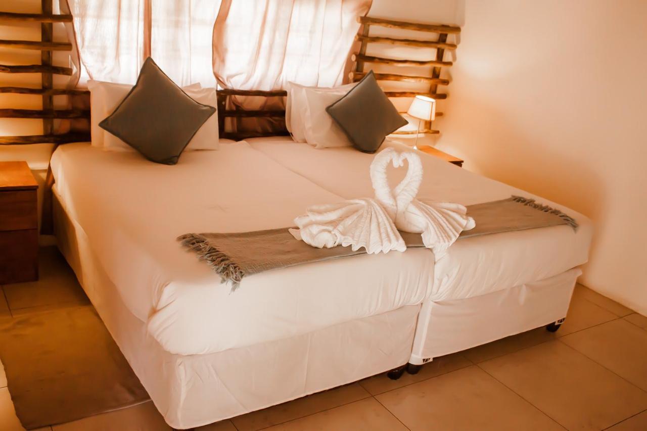 Leeville Guesthouse Касане Экстерьер фото