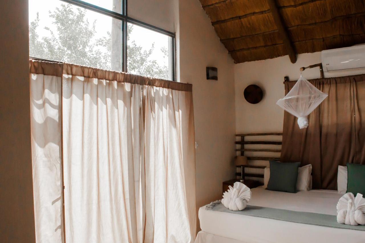 Leeville Guesthouse Касане Экстерьер фото